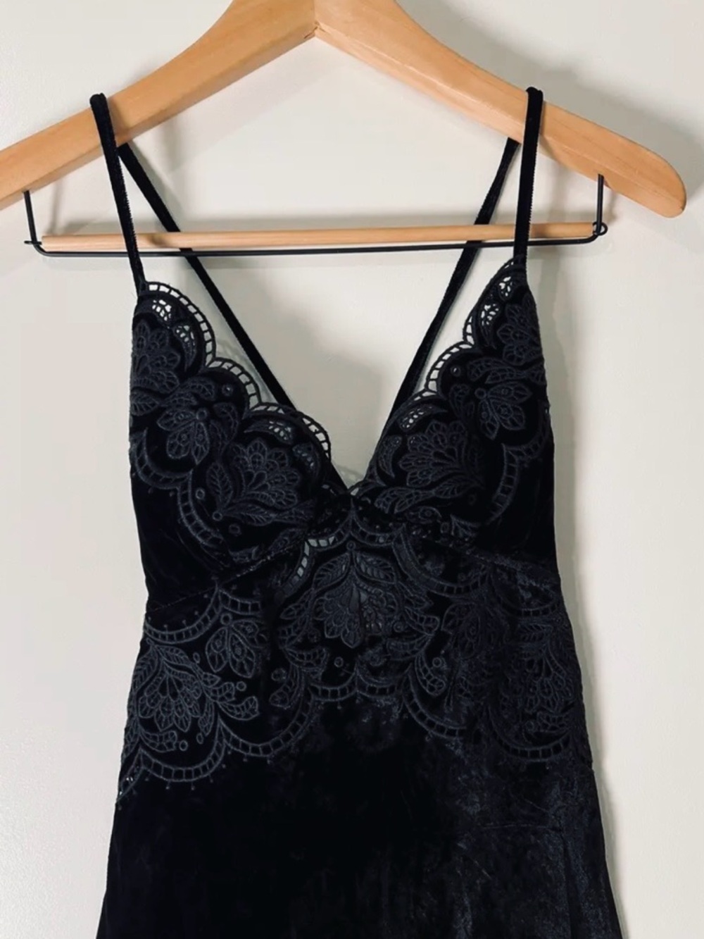 Farm Rio Richelieu Velvet Slip Dress Black Lace Midi Size Large - Picture 6 of 10